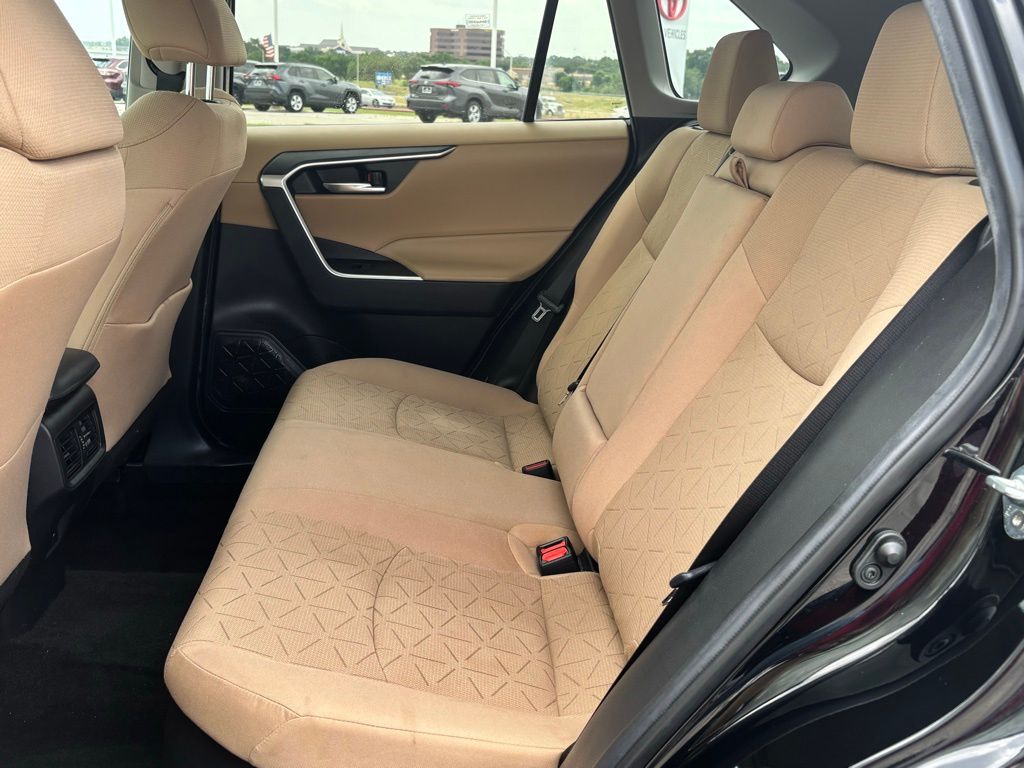2021 Toyota RAV4 Hybrid XLE photo