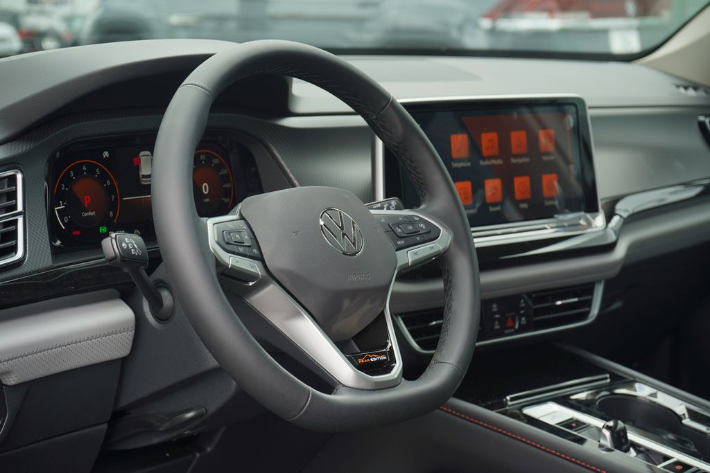 2025 Volkswagen Atlas Peak Edition SE 8