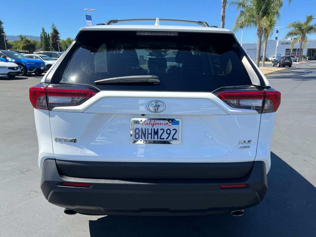 2019 Toyota RAV4 XLE Premium 9