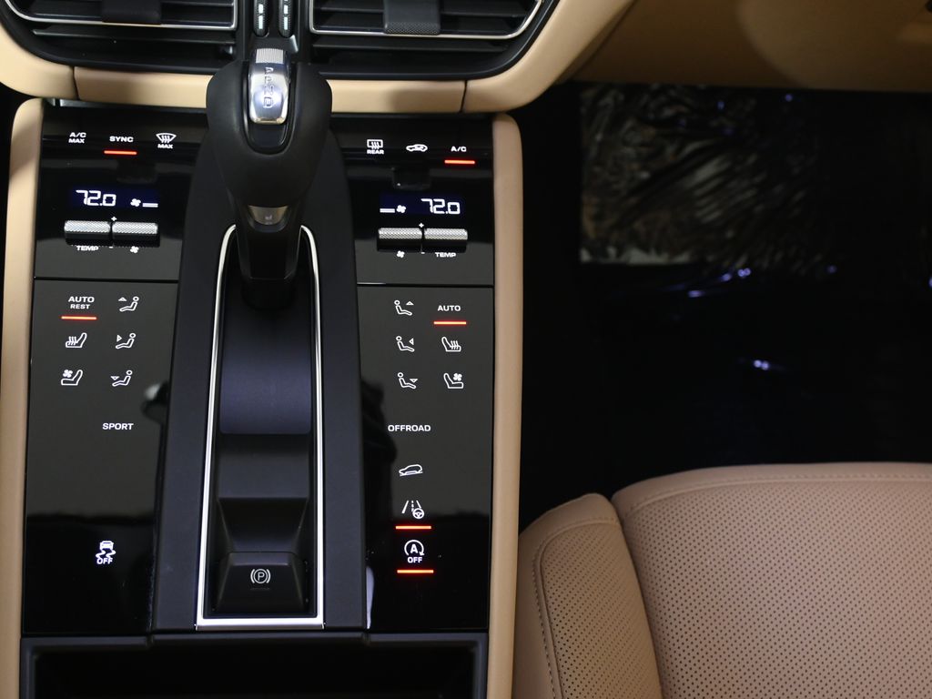 Thumbnail: 2025 Porsche Macan - 26