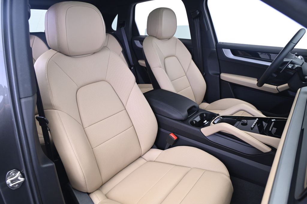 Thumbnail: 2025 Porsche Cayenne - 24