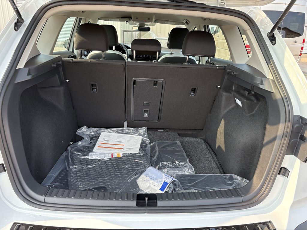 New 2025 Pure White Volkswagen 1.5T S image 24