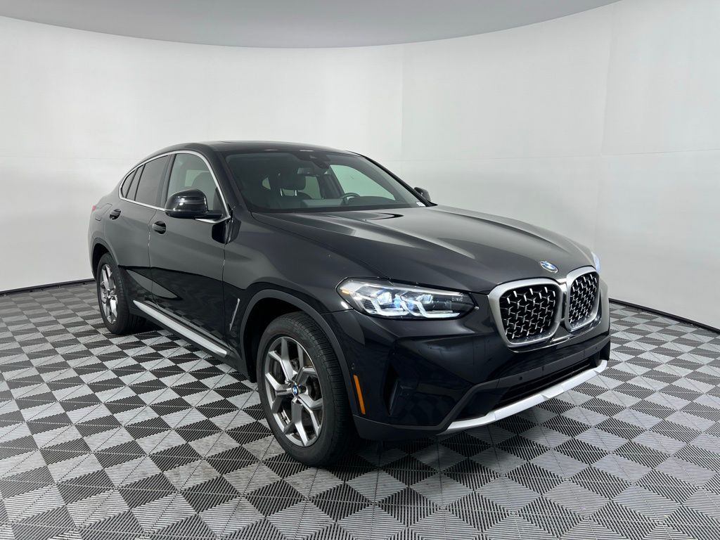 Thumbnail: 2025 BMW X4 - 3