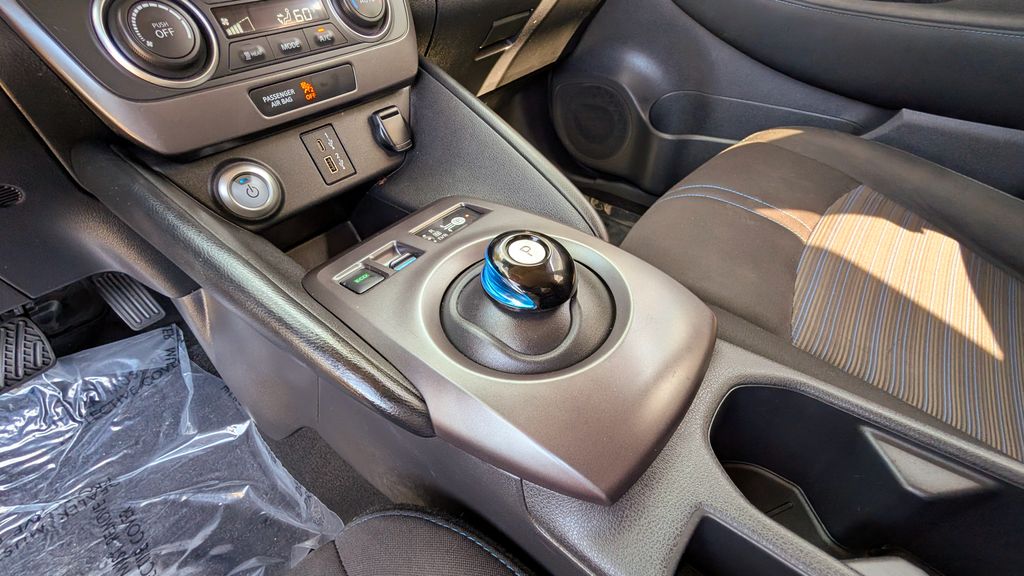 Used 2022 Nissan Leaf S 4D Hatchback