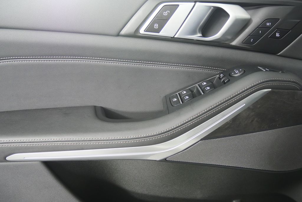 2025 BMW X5 sDrive40i 8