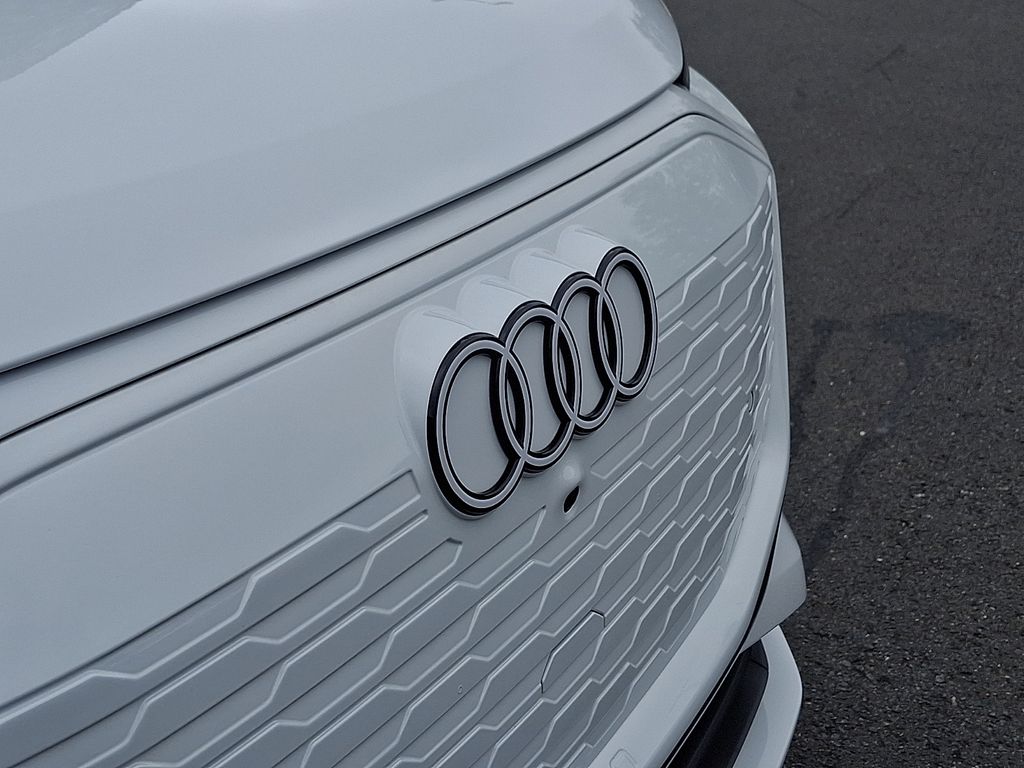 Thumbnail: 2025 Audi Q6 e-tron - 30