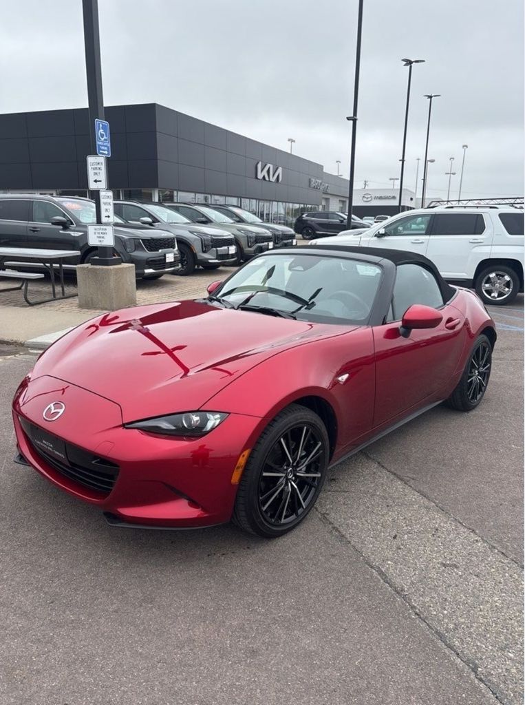 Soul Red Crystal Metallic 2025 Mazda MX-5 Miata Grand Touring RWD Convertible Rear-Wheel Drive 6-Speed Manual