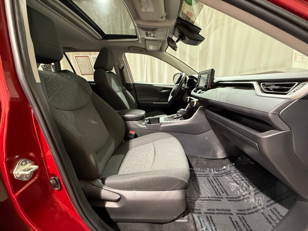 2022 Toyota RAV4 XLE 23