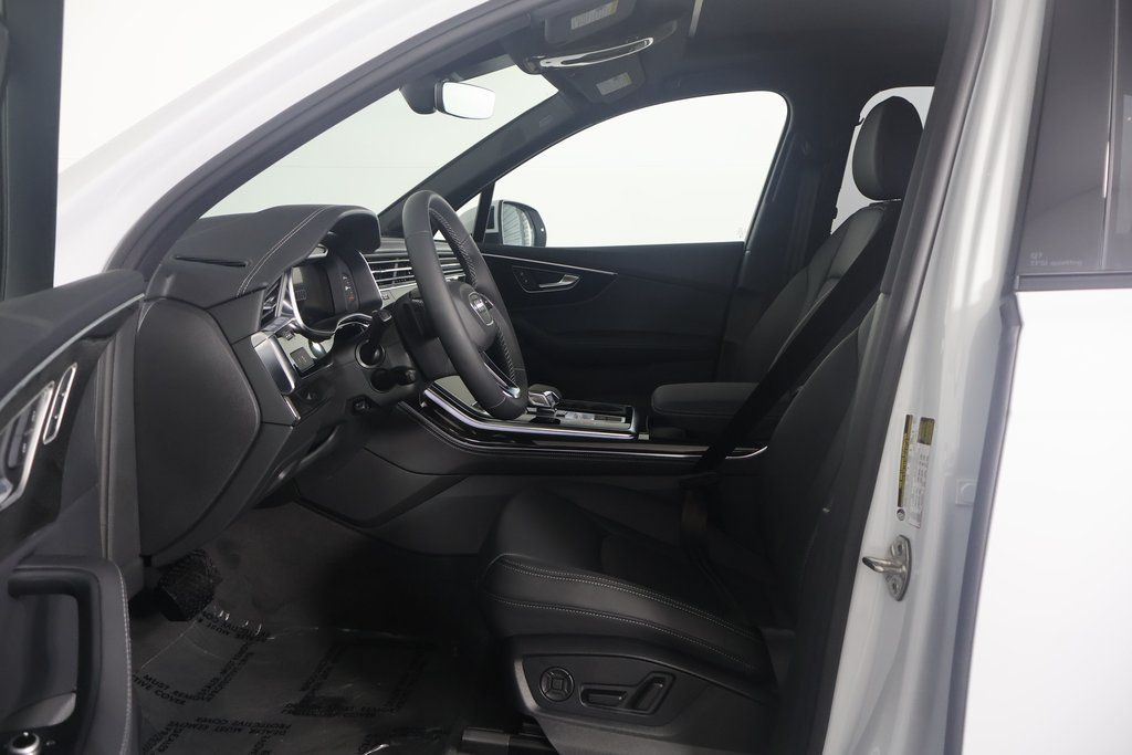 2025 Audi Q7  5