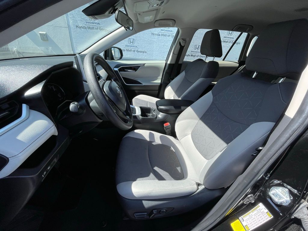 2024 Toyota RAV4 XLE 26