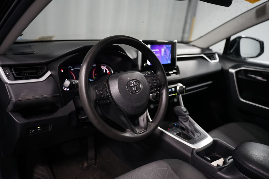 2023 Toyota RAV4 XLE 7