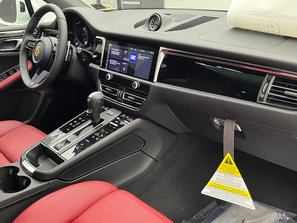 Thumbnail: 2026 Porsche Macan - 29