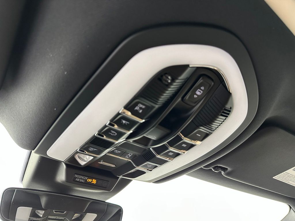 Thumbnail: 2026 Porsche Macan - 31