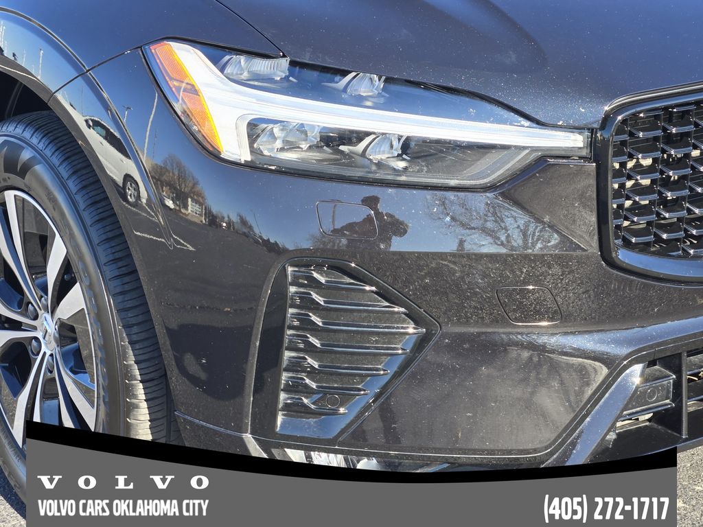 2025 Volvo XC60 B5 Core photo 3