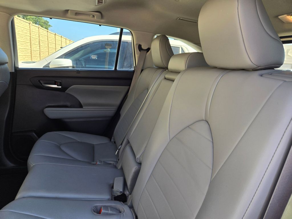 Used 2021 Toyota Highlander SUV