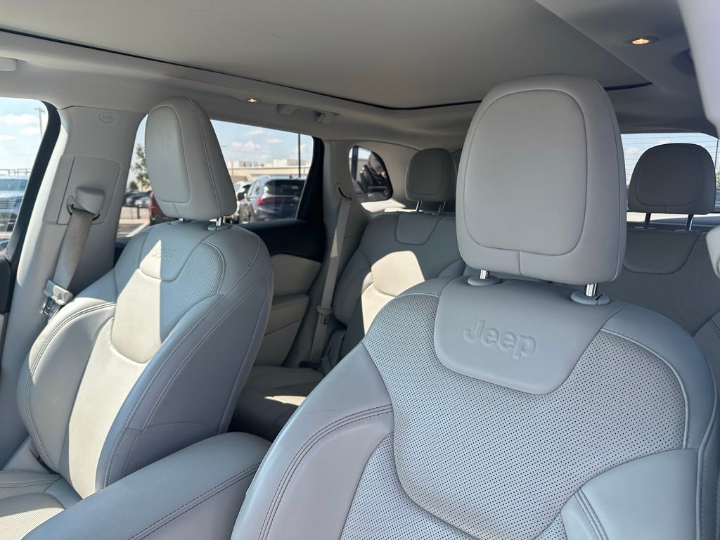 Thumbnail: 2019 Jeep Cherokee - 6