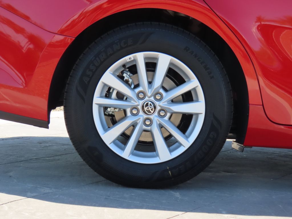 2025 Toyota Camry LE 29