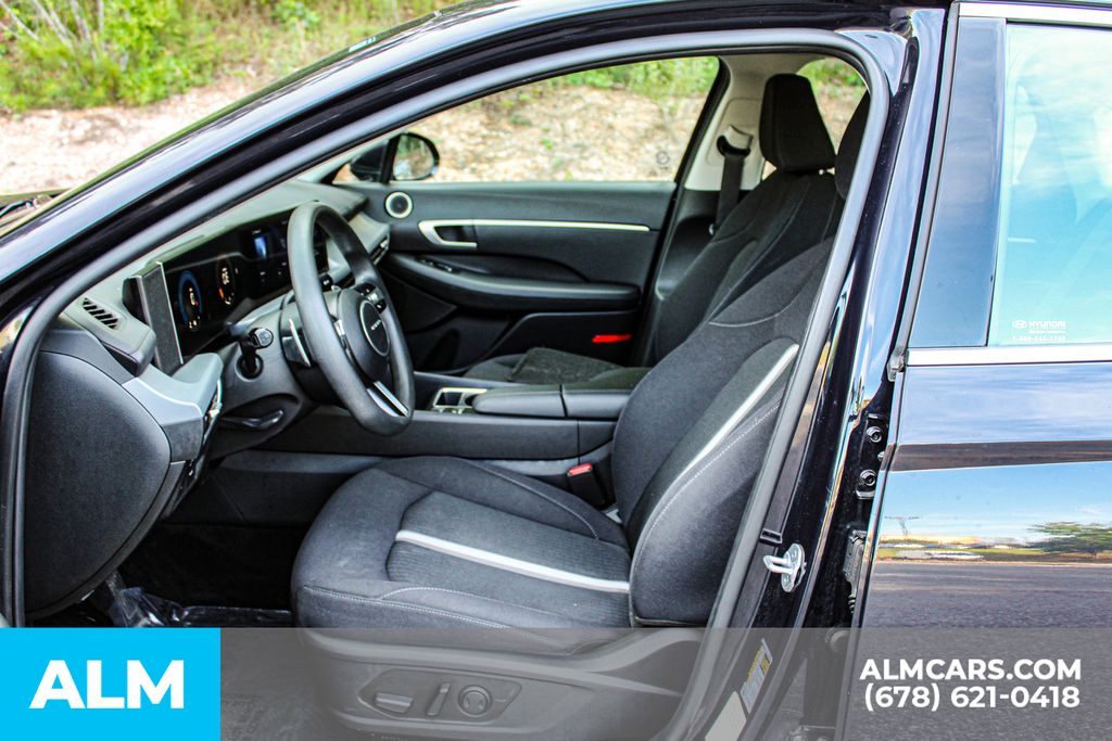 Used 2025 Blue Hyundai SEL image 17