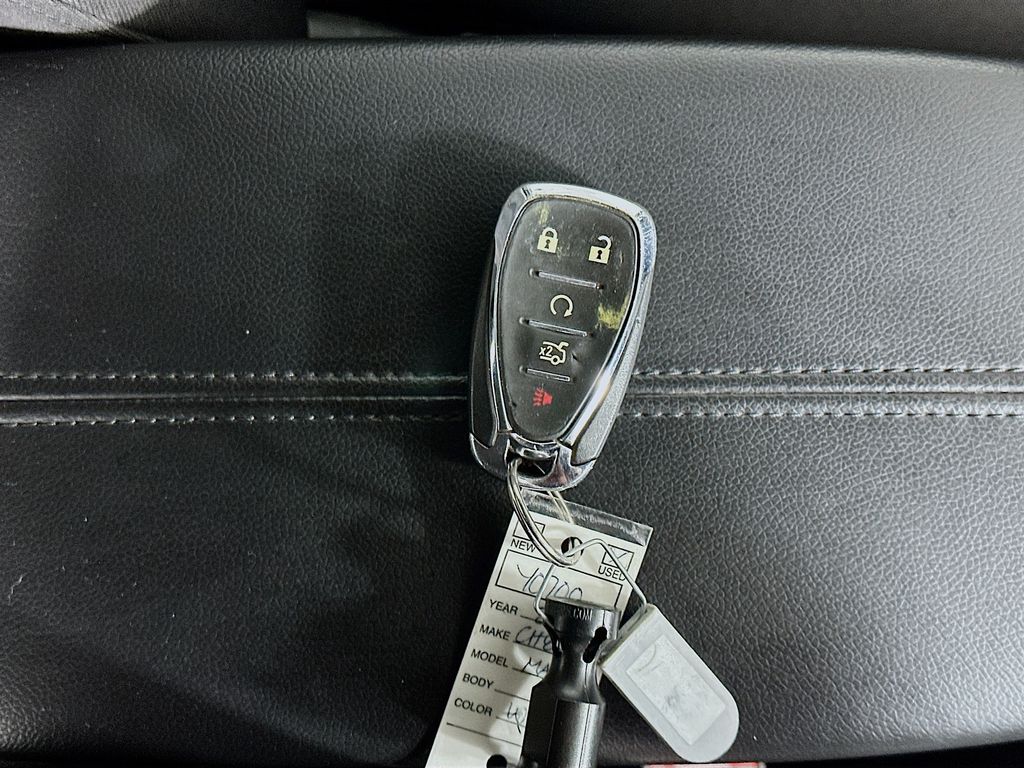 Used 2023 White Chevrolet LT image 34