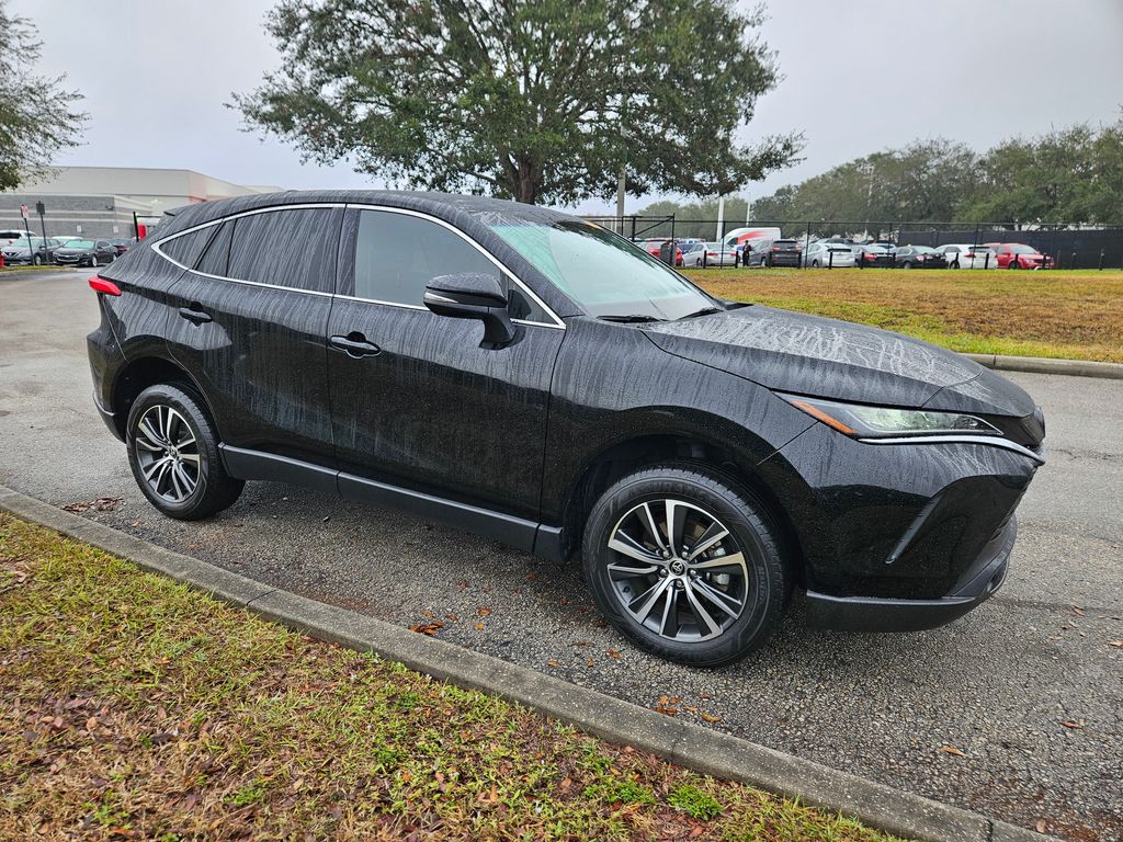 2022 Toyota Venza LE 7