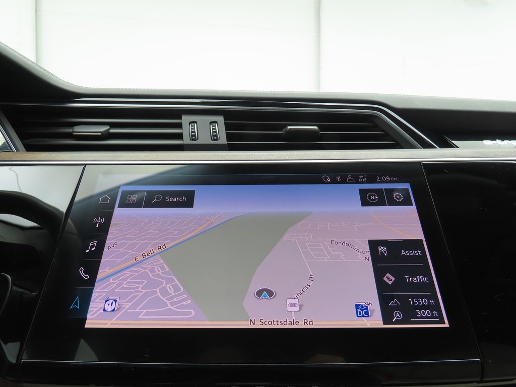 2019 Audi e-tron Prestige 17