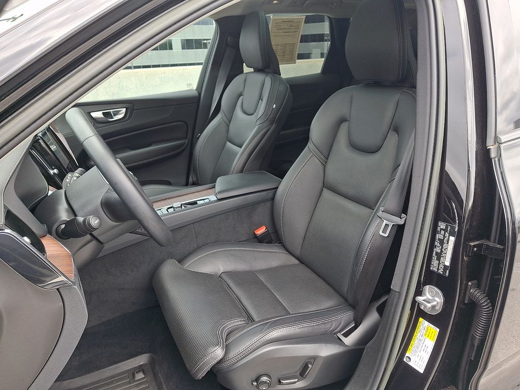 Thumbnail: 2023 Volvo XC60 - 5