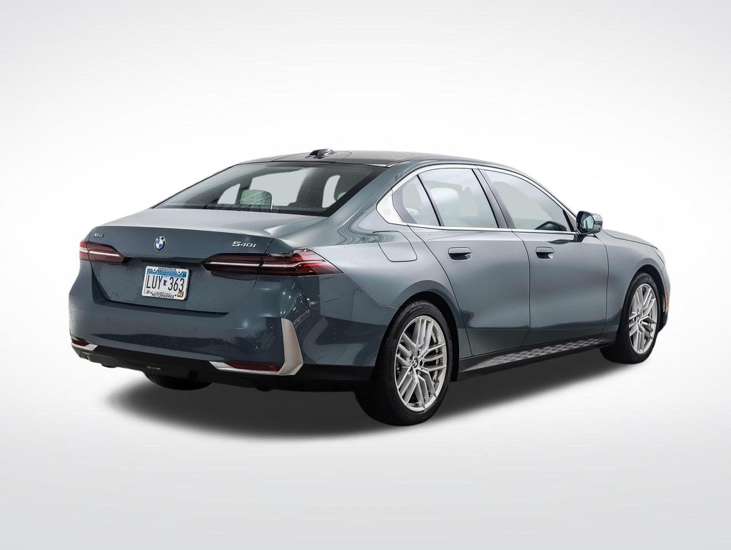 Thumbnail: 2024 BMW 5 Series - 5