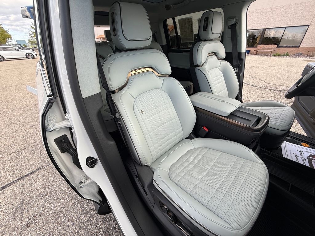 Rivian R1S
