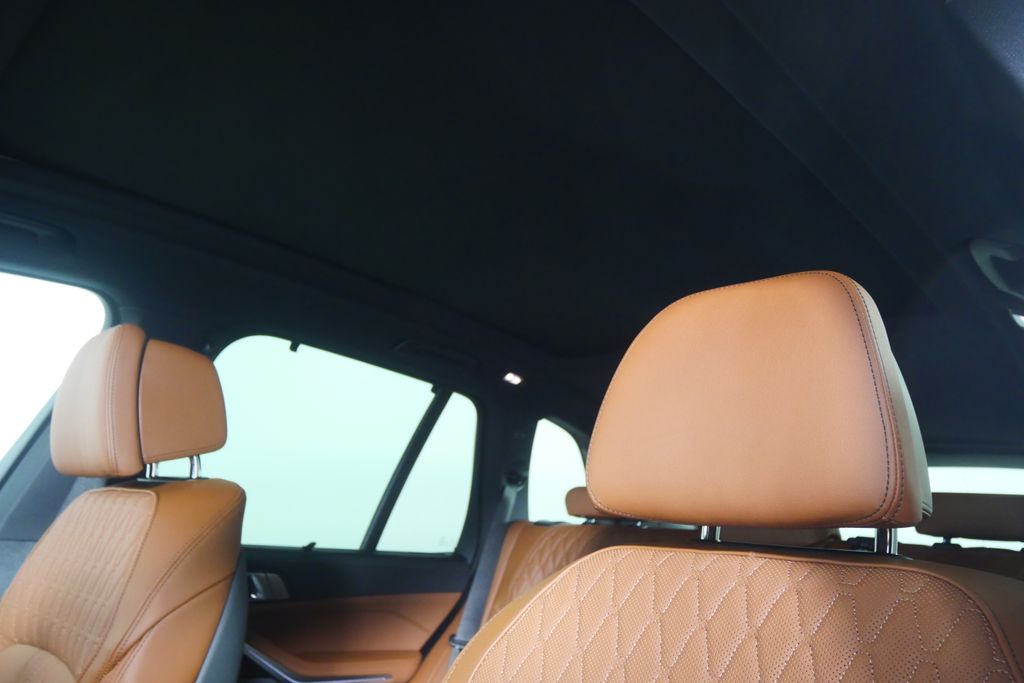 Thumbnail: 2026 BMW X5 - 12