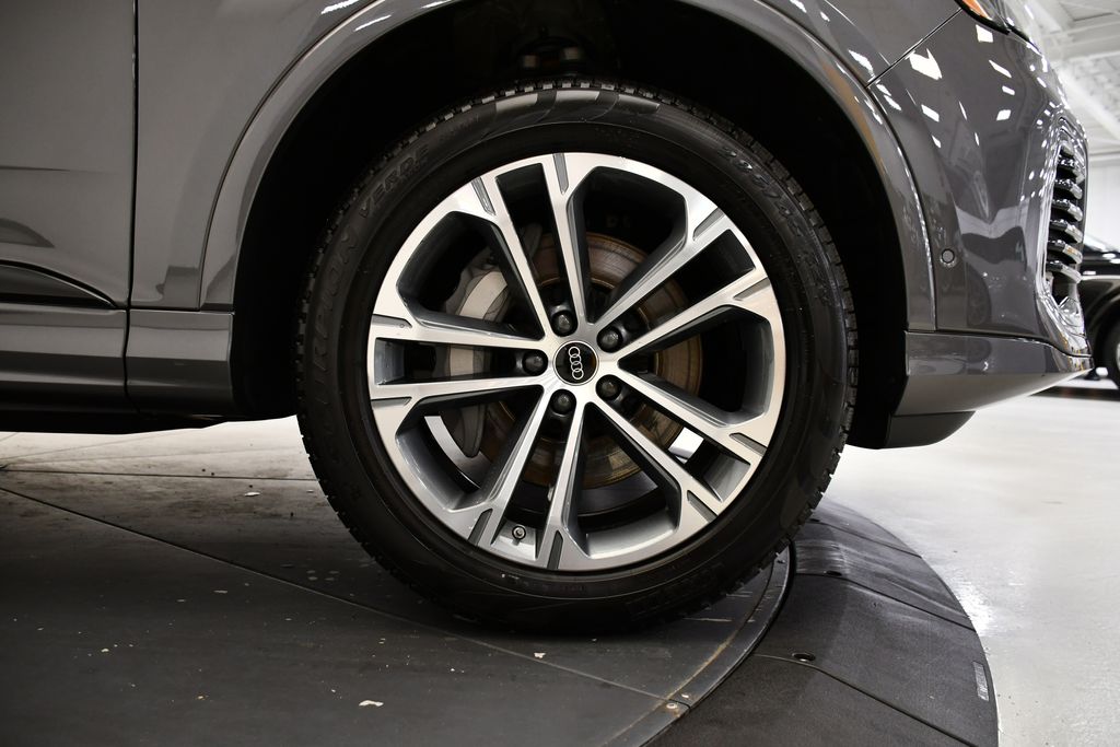 Thumbnail: 2026 Audi Q7 - 16