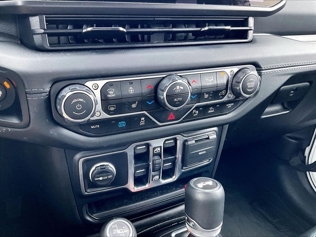 2024 Jeep Wrangler — photo 26
