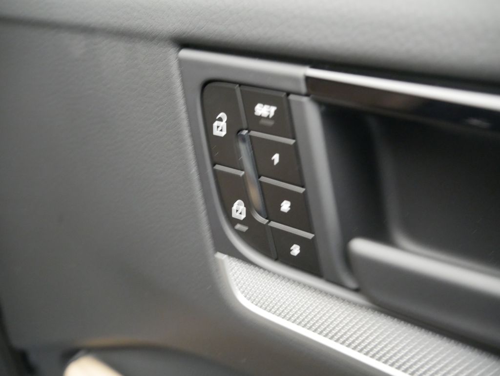 Thumbnail: 2026 Porsche Cayenne - 27