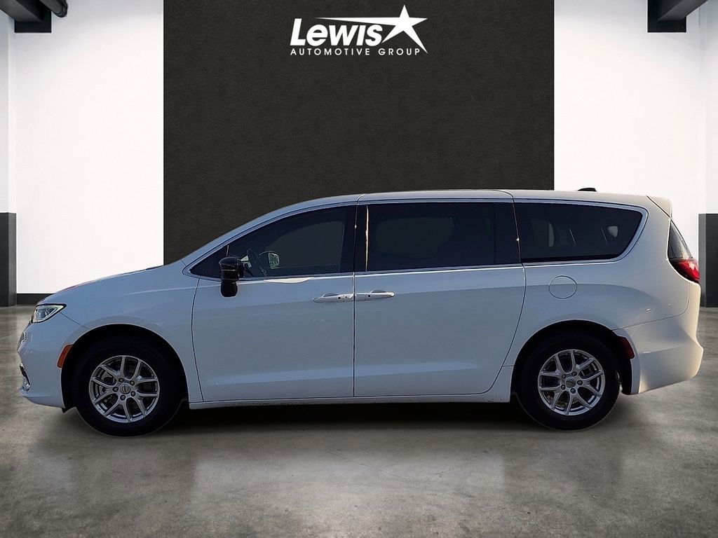 Used 2025 Chrysler Pacifica Select For Sale in Farmington, AR