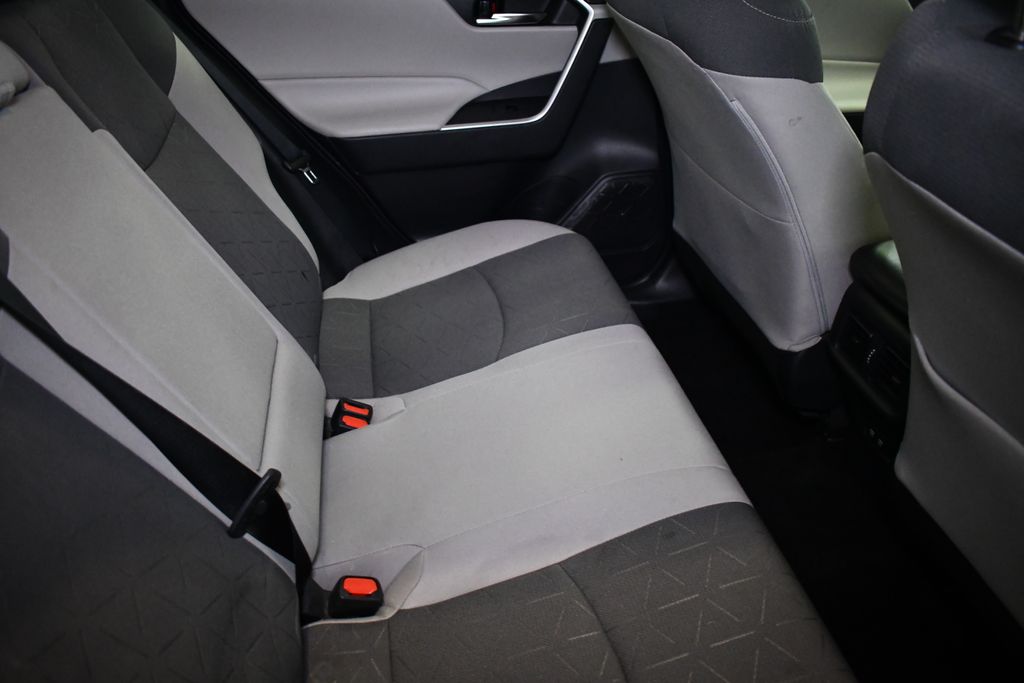 Thumbnail: 2021 Toyota RAV4 - 32