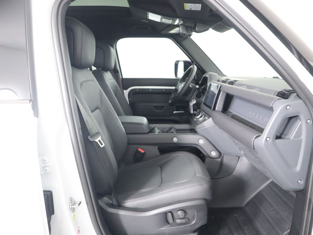 Thumbnail: 2025 Land Rover Defender - 22