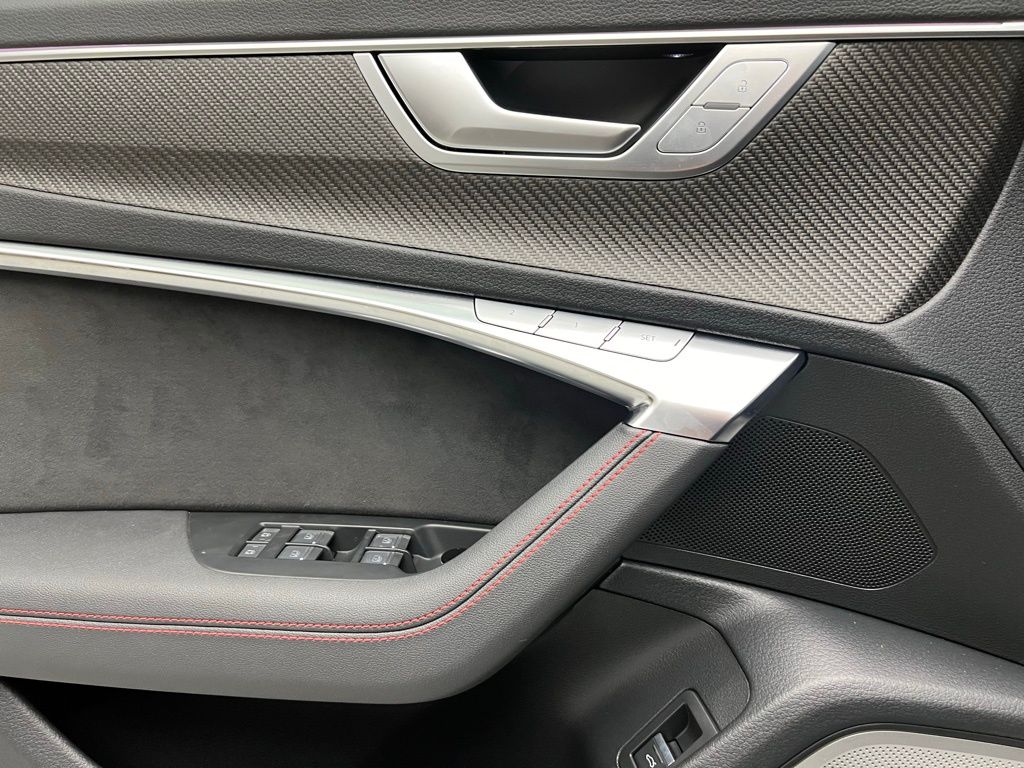 Thumbnail: 2024 Audi RS 6 - 19