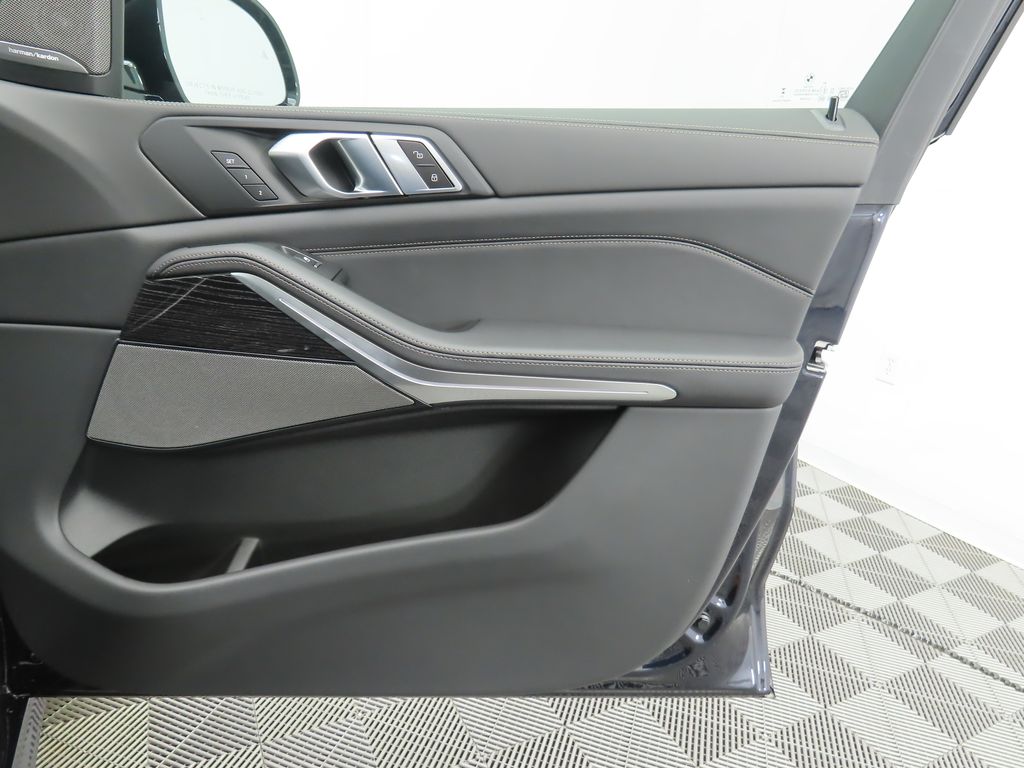 Thumbnail: 2026 BMW X7 - 25