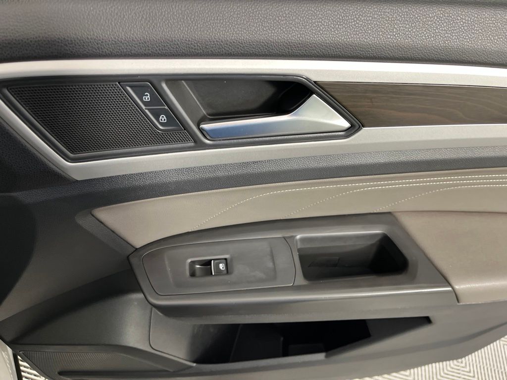 Thumbnail: 2022 Volkswagen Atlas - 11