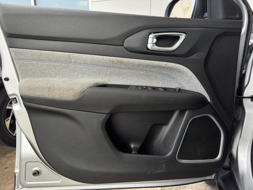 2024 Jeep Compass Latitude Silver at Toyota of Victoria