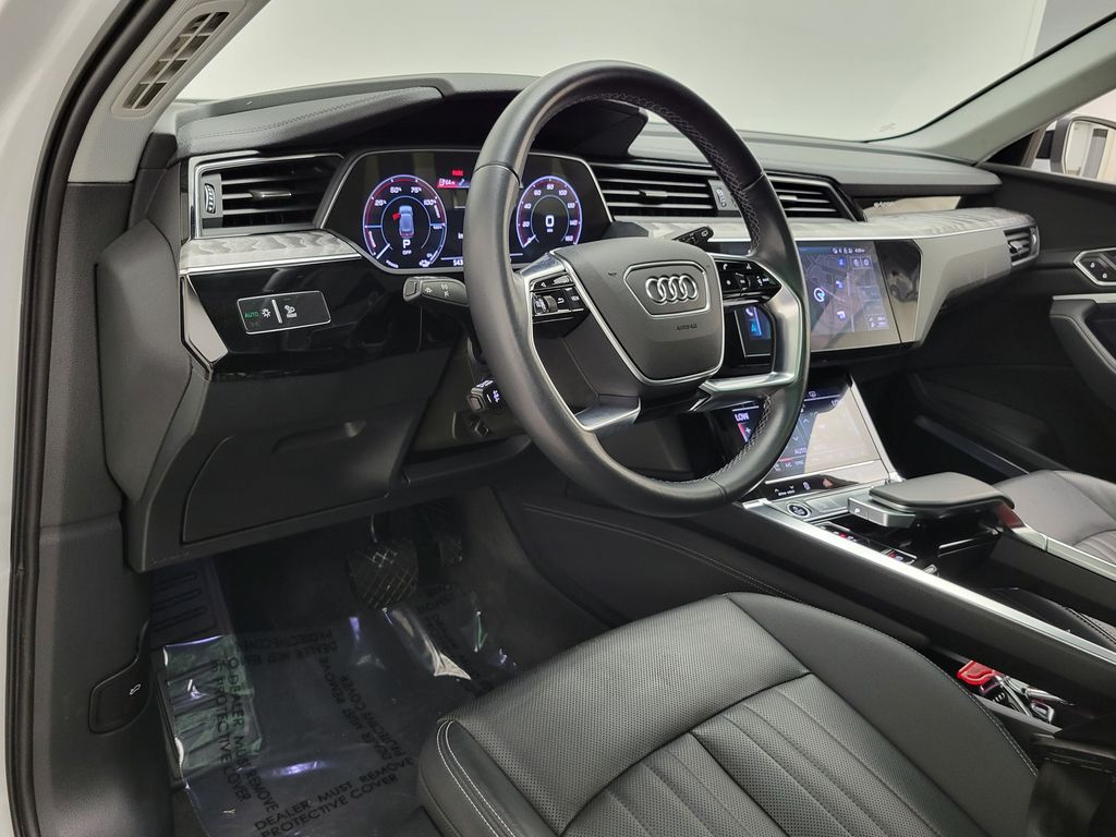 Thumbnail: 2023 Audi e-tron - 23