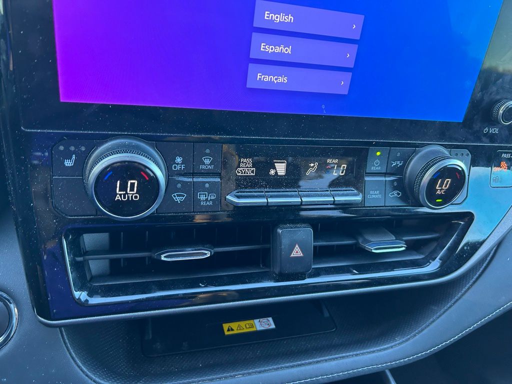 Thumbnail: 2023 Toyota Highlander - 27