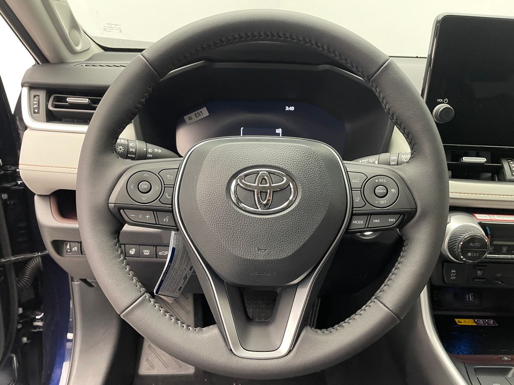 Thumbnail: 2025 Toyota RAV4 - 21