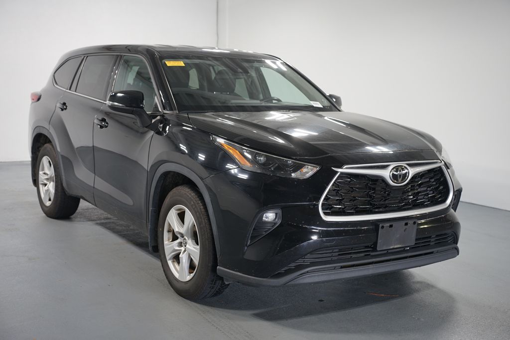 Thumbnail: 2022 Toyota Highlander - 3