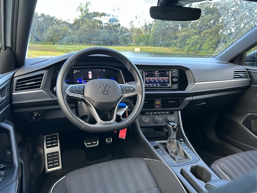 Thumbnail: 2024 Volkswagen Jetta - 12