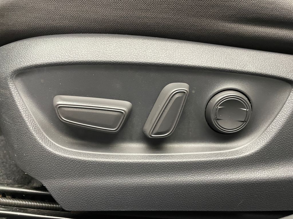 Thumbnail: 2018 Toyota Camry - 14