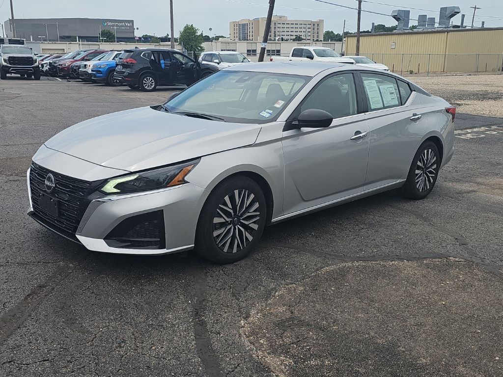 Used 2024 Nissan Altima SV with VIN 1N4BL4DV3RN422136 for sale in Kansas City
