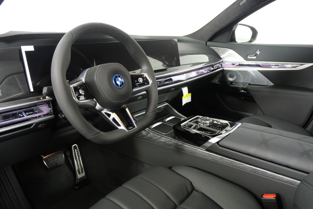 2025 BMW i7 xDrive60 16