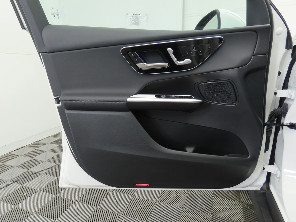 Thumbnail: 2025 Mercedes-Benz GLC - 24