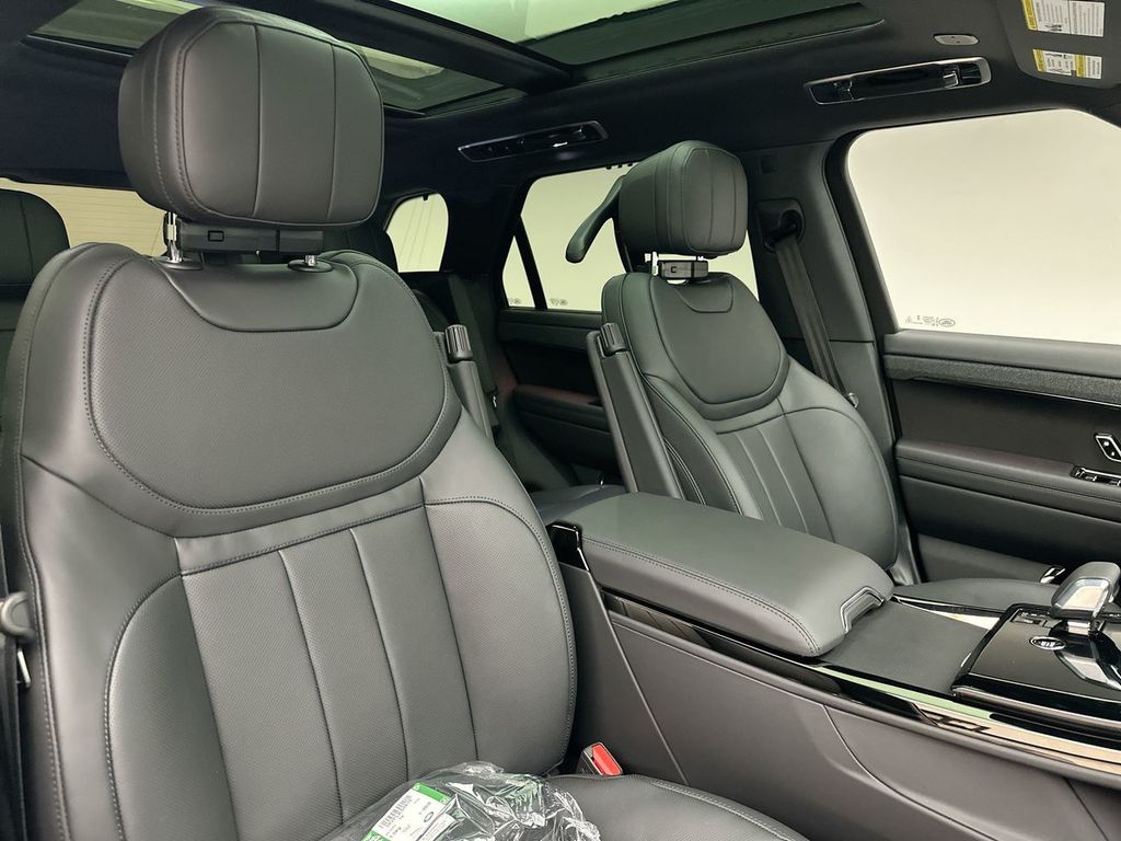 Thumbnail: 2026 Land Rover Range Rover Sport - 6