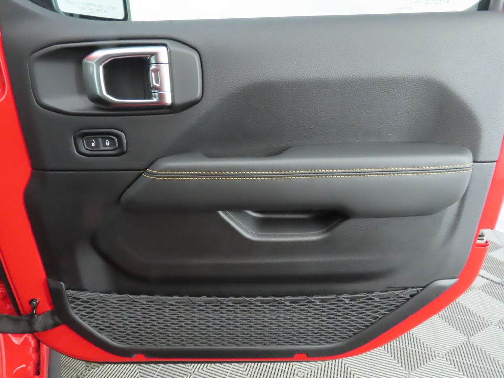 2025 Jeep Wrangler Sahara 4xe 28